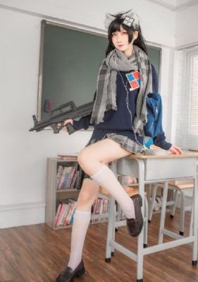 放荡的小yi子大胸_720电影全集观看
